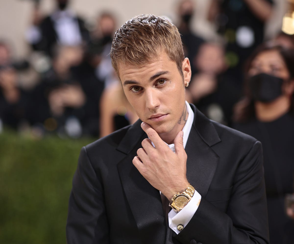 Justin Bieber is het probleem – niet Hailey of Selena Gomez