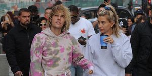 Justin Bieber en Hailey Baldwin lopen in Londen