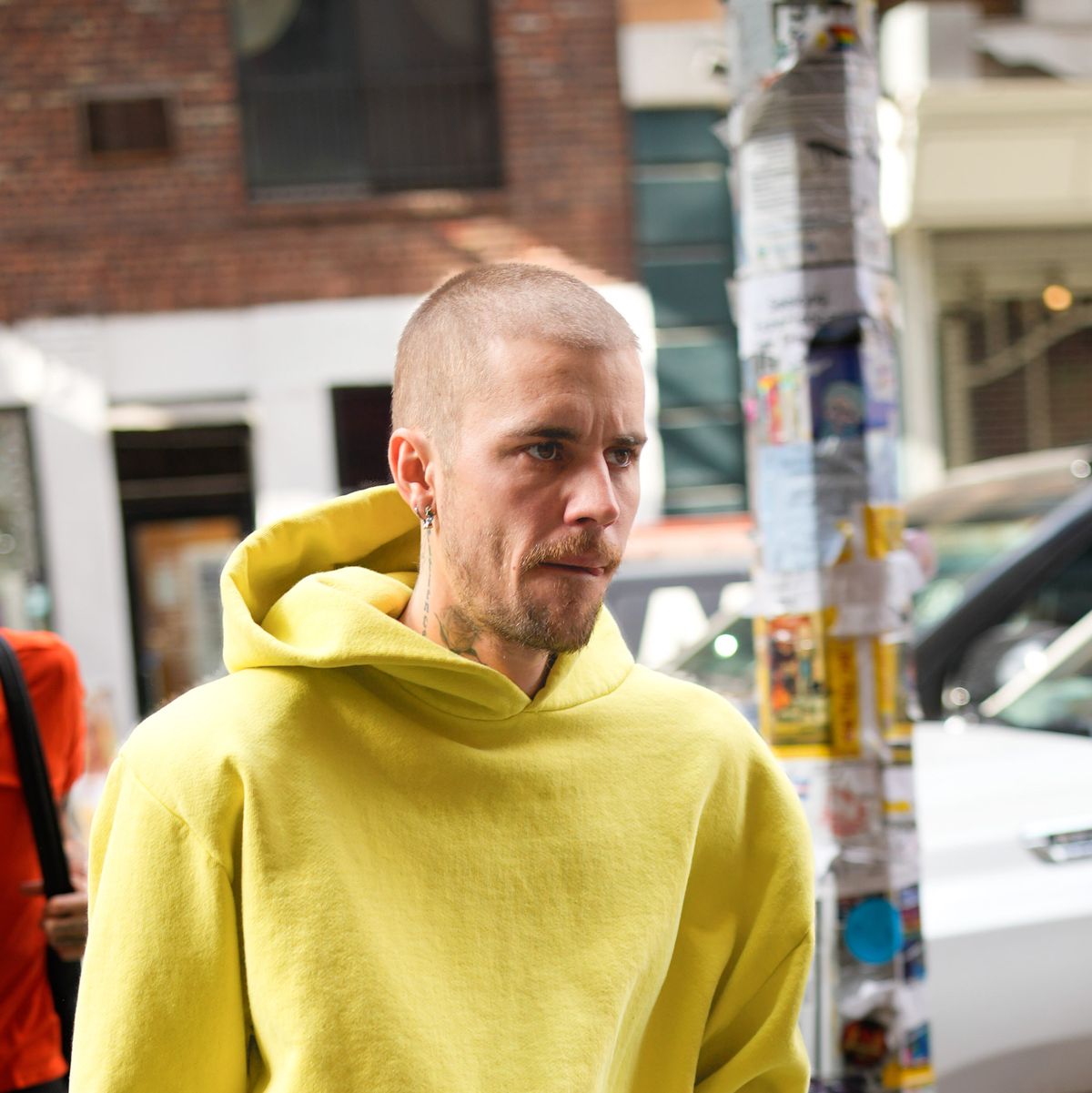 国内外の人気 ジャスティン・ビーバー、自分のブランド「ドリューハウス」との トップス