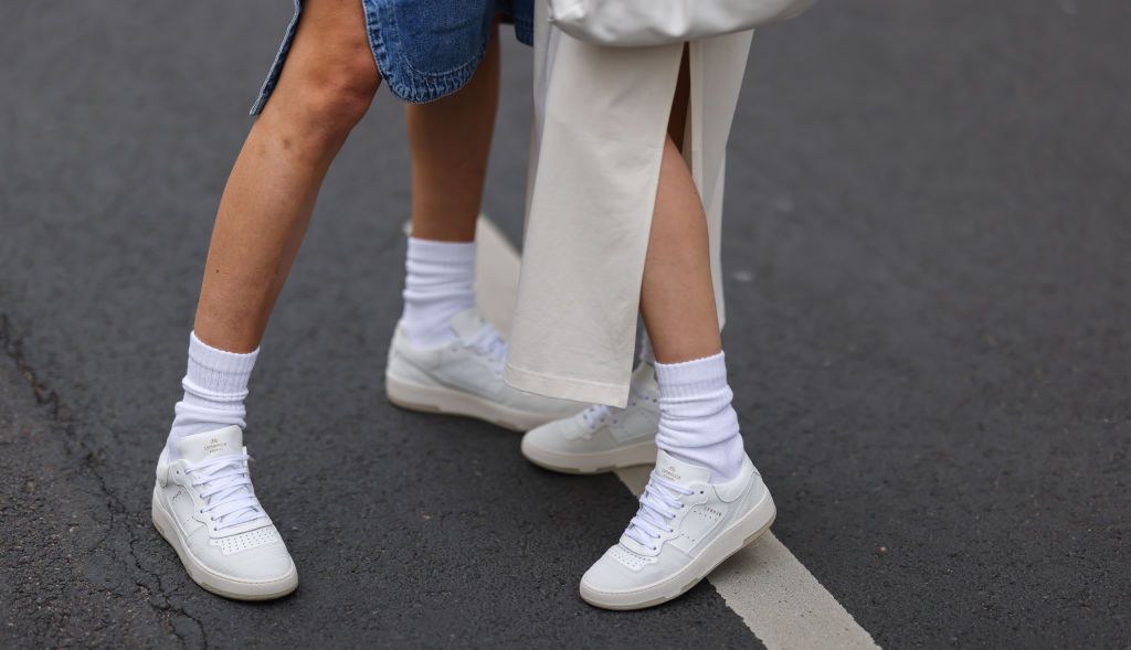 Las zapatillas blancas de mujer de tendencia que acierto