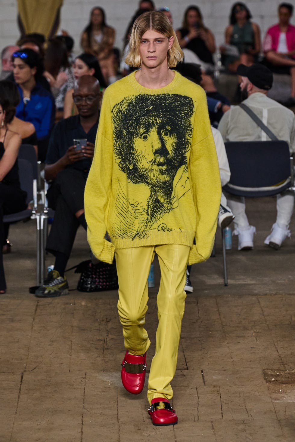 Deze opvallende modetrend spotten we tijdens Men's Fashion Week