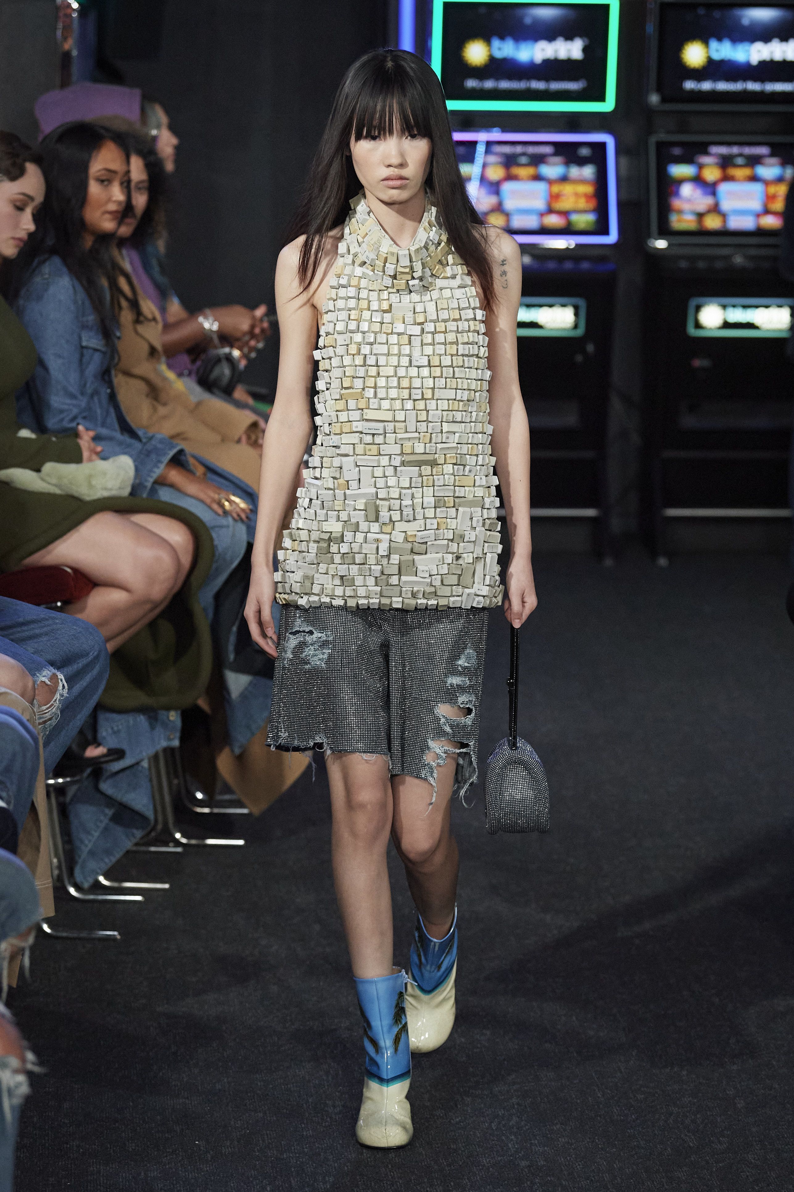 JW アンダーソン（JW ANDERSON）」2023春夏コレクション