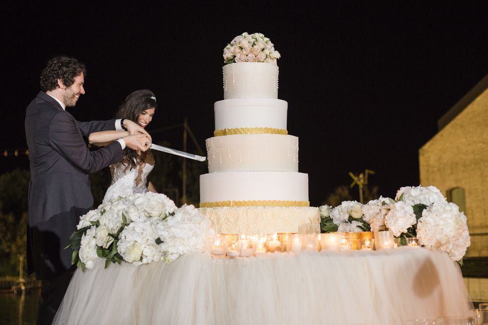 Wedding cake, Photograph, Wedding ceremony supply, Icing, Cake, Cake decorating, Sugar paste, Wedding, Buttercream, Wedding dress, 