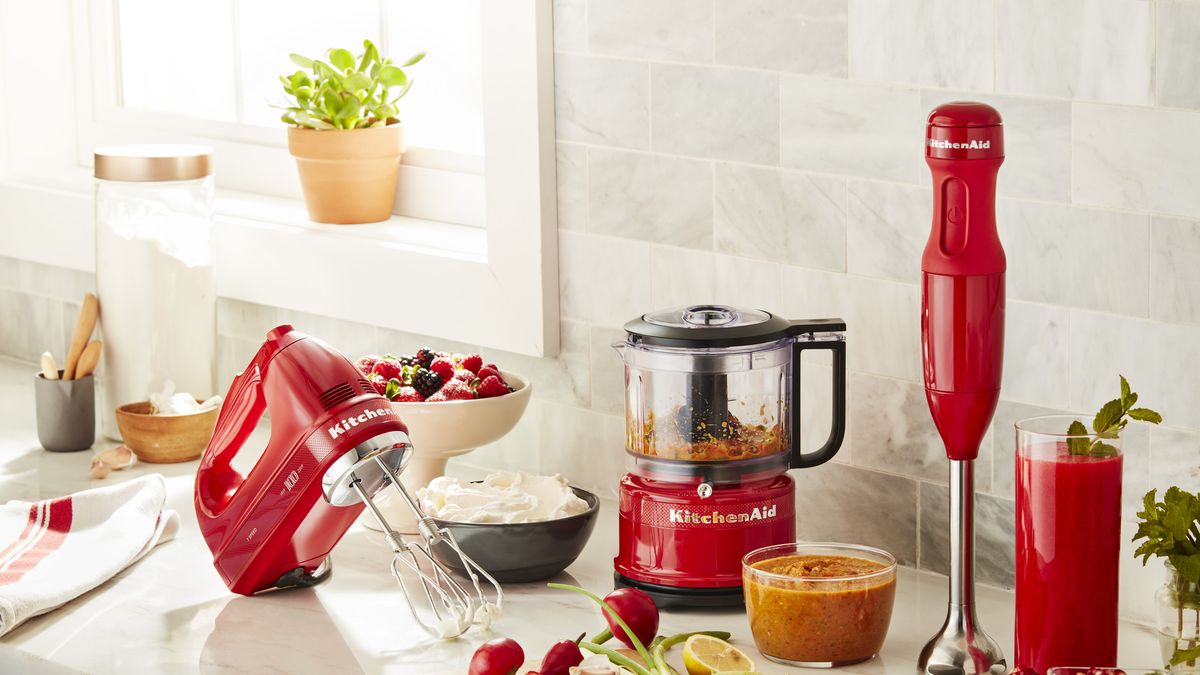 kapital Alert interferens KitchenAid's 100 Year Anniversary Queen of Hearts Red Collection Is Full of  Passion Red Appliances