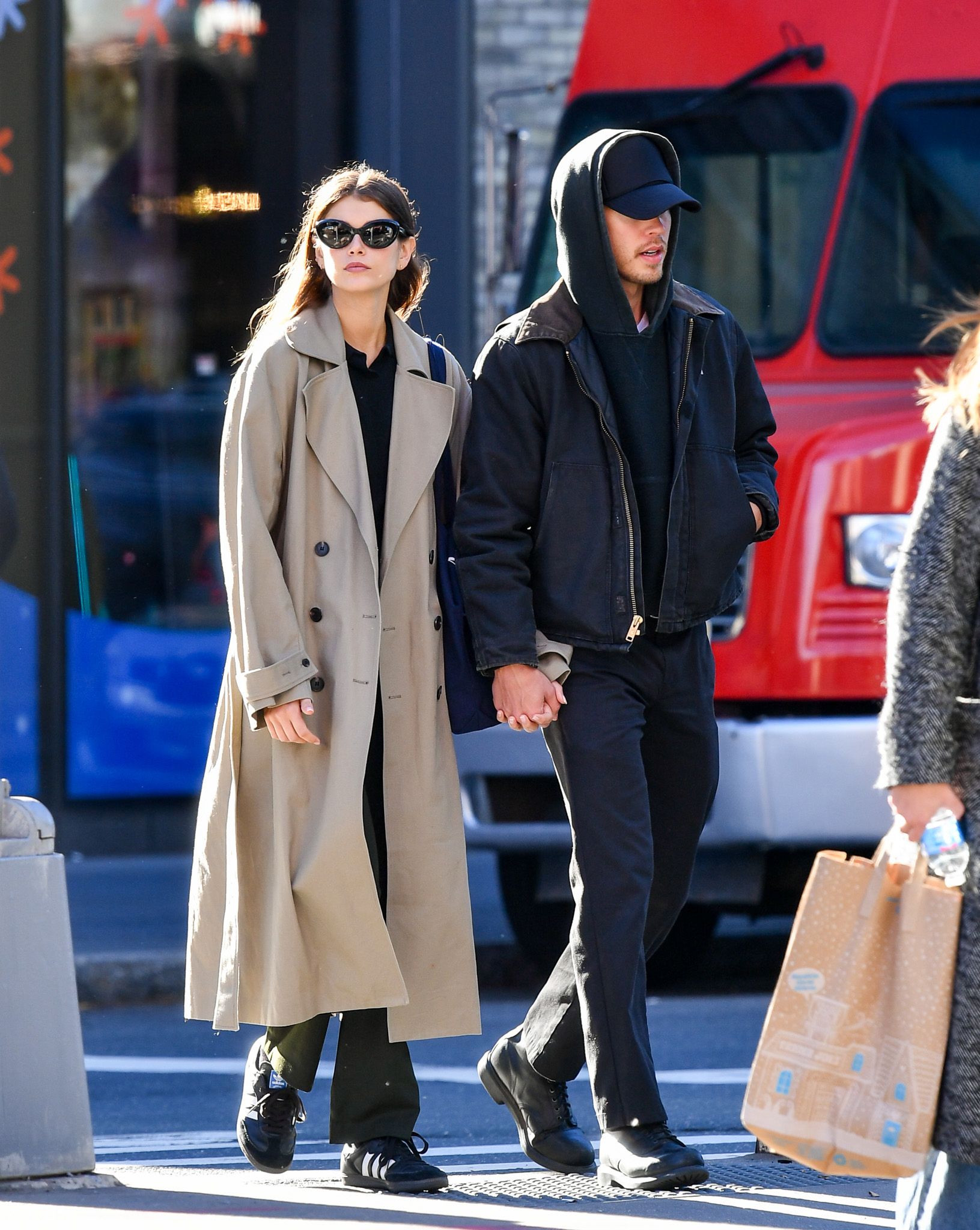 Kaia Gerber And Austin Butler Look So Sleek Holding Hands In NYC