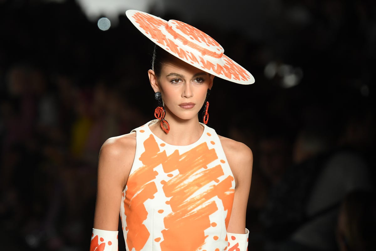 https://hips.hearstapps.com/hmg-prod/images/kaia-gerber-hat-detail-walks-the-runway-at-the-moschino-news-photo-1036701412-1550771219.jpg?crop=1.00xw:0.752xh;0,0.0160xh&resize=1200:*