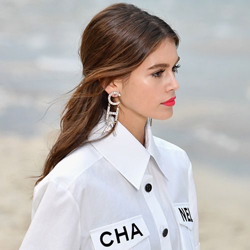 Kaia Gerber walks the runway during the Chanel show as part of the Paris Fashion Week Womenswear Spring/Summer - Beach hair trend