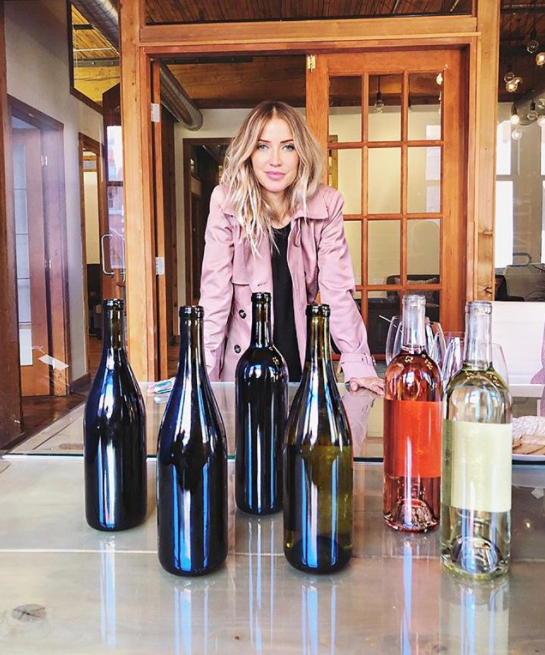 Wine bottle, Bottle, Glass bottle, Drink, Alcohol, Wine, Liqueur, Distilled beverage, Glass, Barware, 