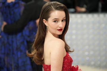 kaitlyn dever met gala