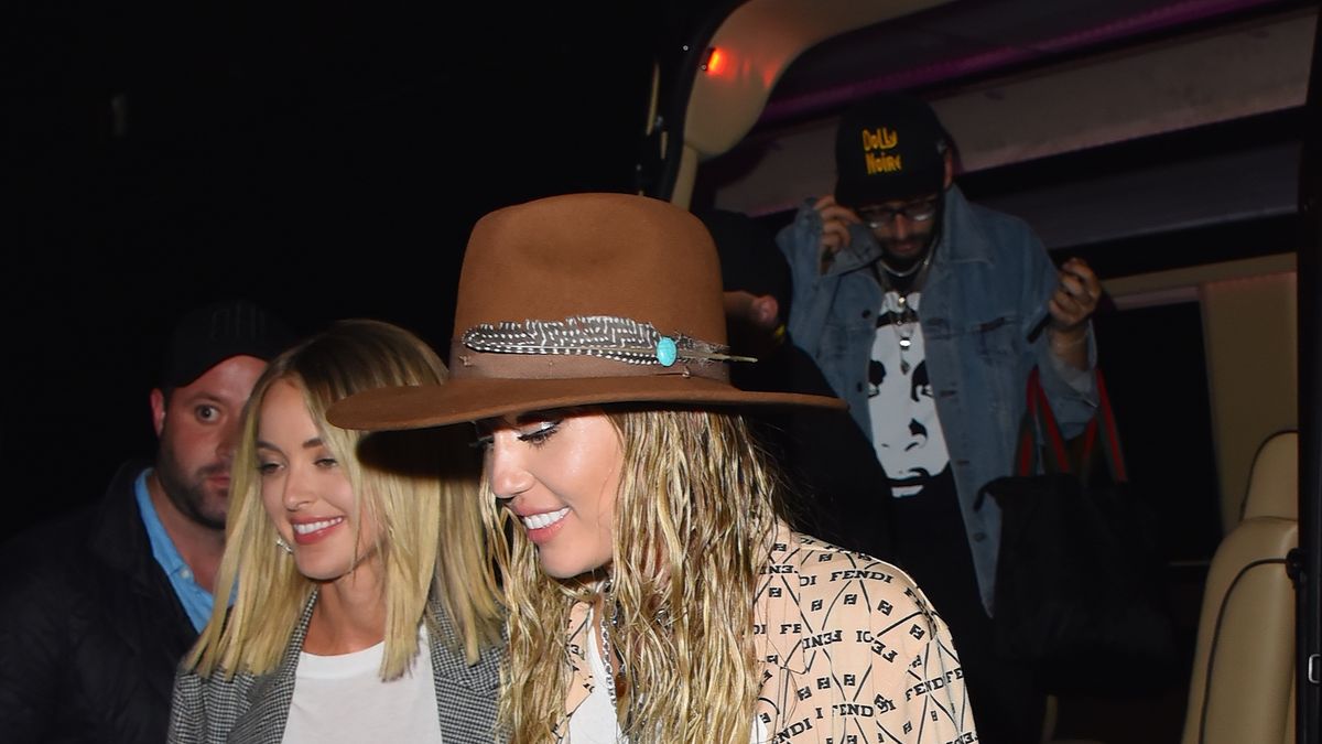 Miley Cyrus and Kaitlynn Carter Show PDA After the 2019 VMAs