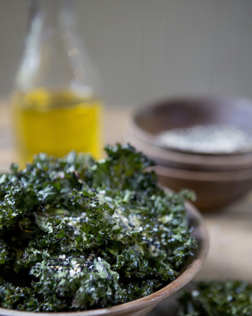 healthy snacks for weight loss kale chips in bowl