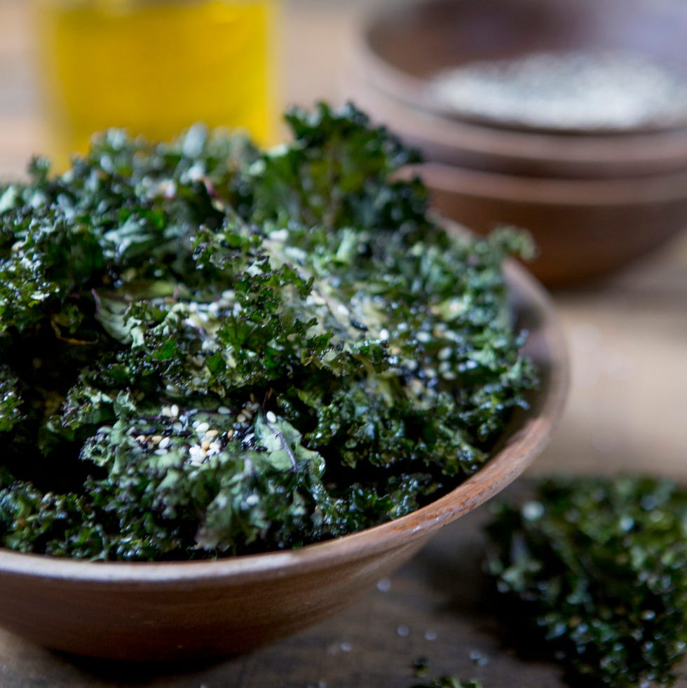 healthy snacks for weight loss   kale chips in bowl