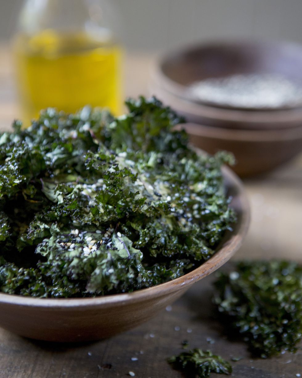 healthy snacks for weight loss kale chips in bowl
