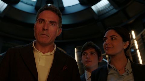 kaleidoscope l to r rufus sewell as roger salas, bubba weiler as toby, niousha noor as nazan abassi in episode “red” of kaleidoscope cr courtesy of netflix © 2022