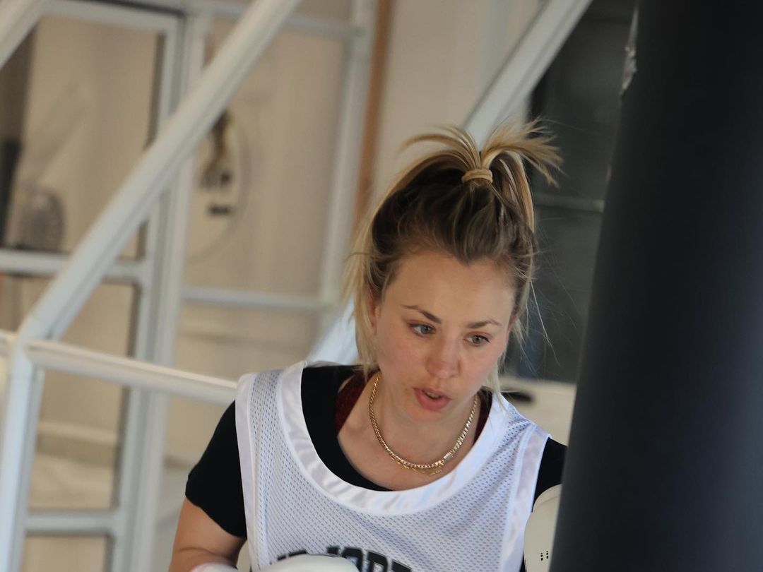1080px x 810px - Kaley Cuoco Shares Intense Workout In Instagram Pics And Video