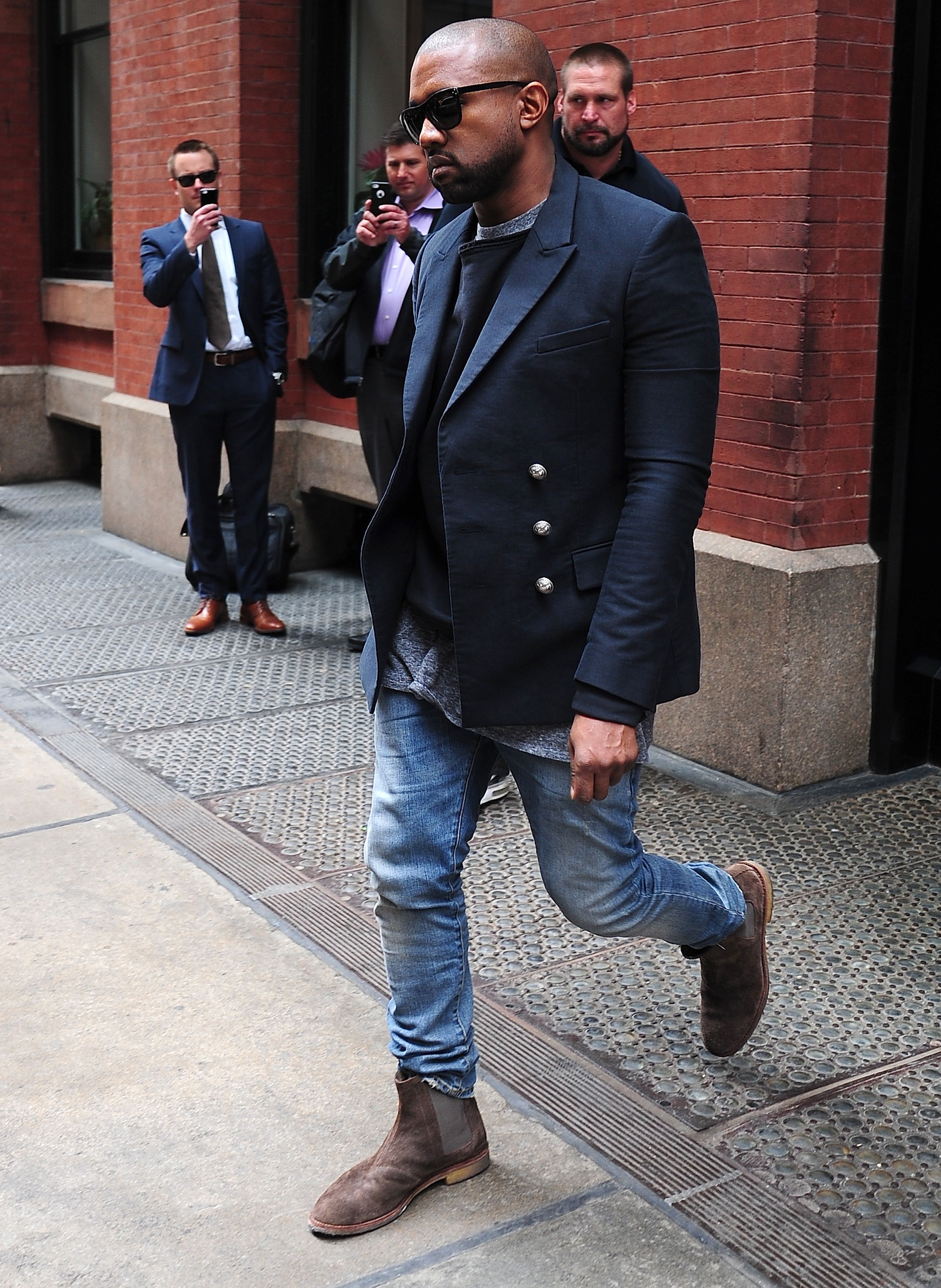 Skinnende ned Fange The Best Kanye West Outfits Prove His Outsized Influence on Men's Fashion