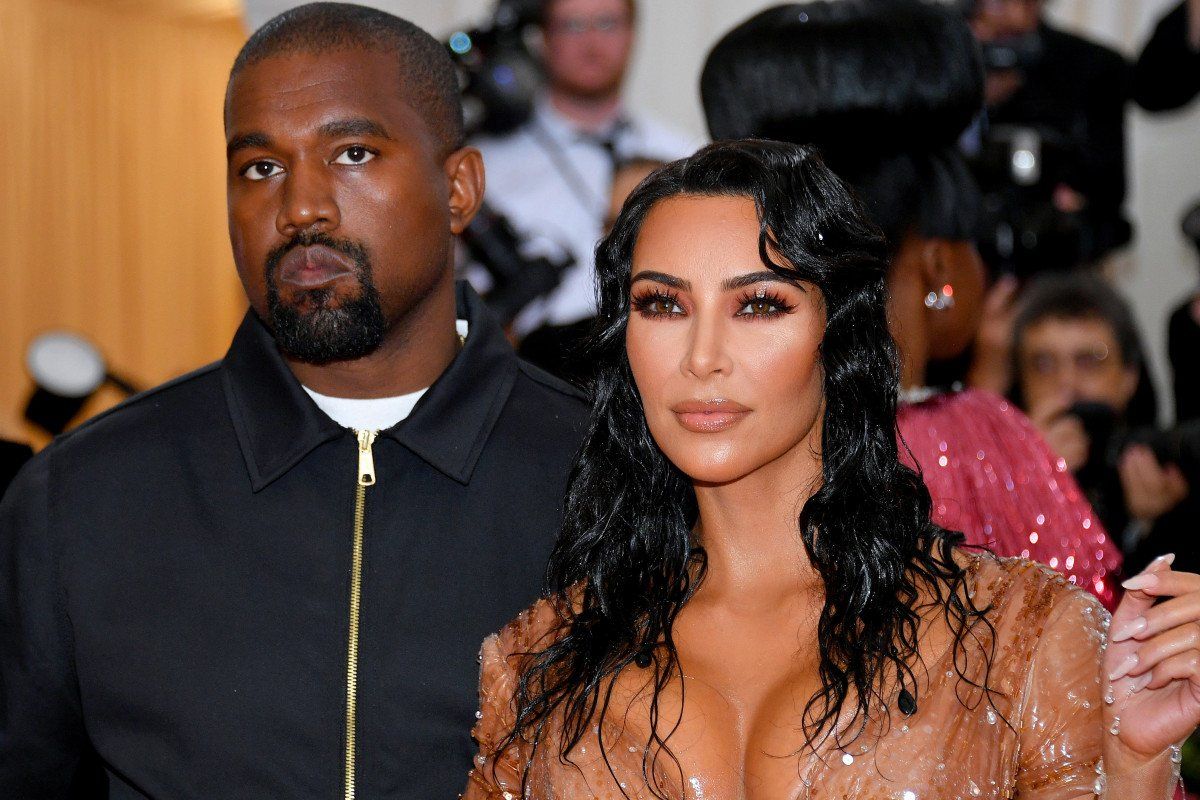 Kanye West non molla e compra casa di fronte a Kim Kardashian