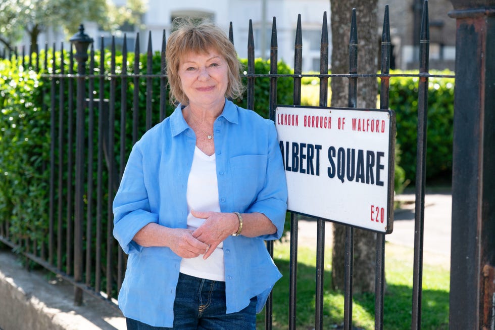 embargoed 260625 2001 karen henthorn as julie bates in eastenders