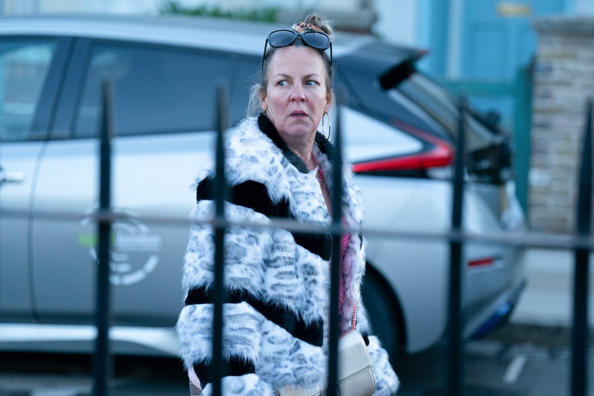 EastEnders Soap Scoop! Linda says too much to Alfie