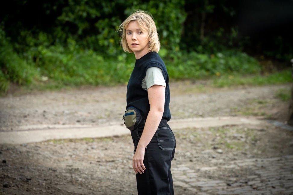World Productions for ITVKaren Pirie Episode 3pictured: Lauren Lyle as DS Karen Pirie and Chris Jenks as DC Jason Murray. This picture is in copyright and can only be reproduced for editorial purposes in your printing or online publication. This picture cannot be syndicated with other third parties. Further information please contact: Patrick.smith@itv.com 07909906963