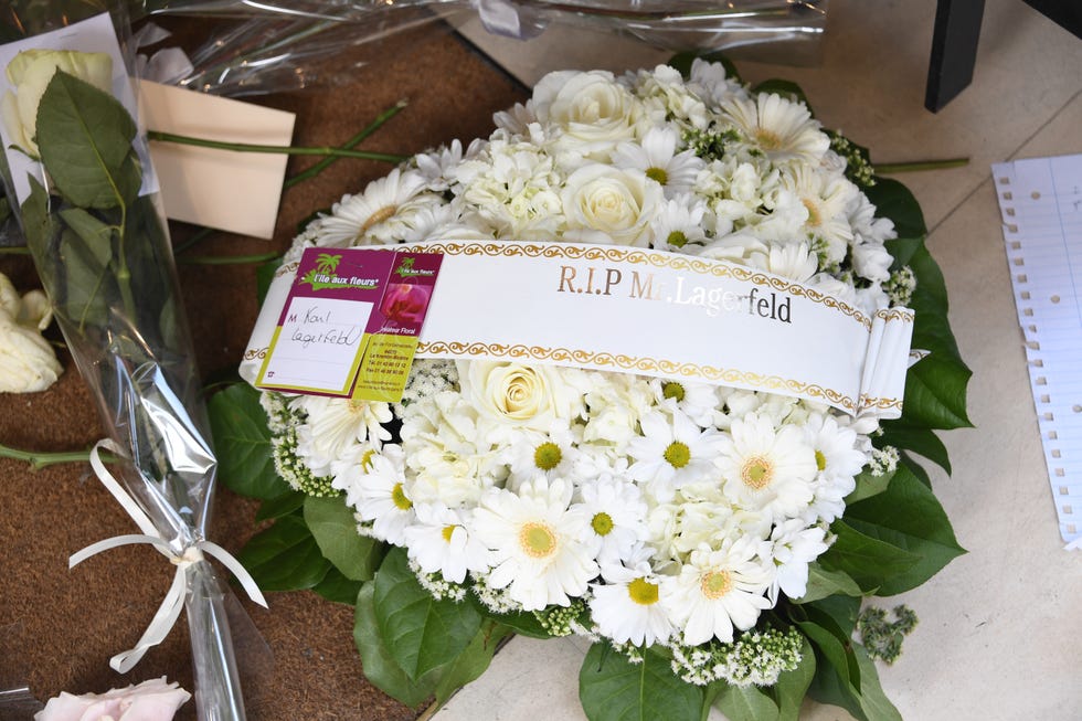 Floristry, Flower Arranging, Bouquet, Flower, Floral design, Cut flowers, Plant, Ceremony, Wedding ceremony supply, Rose, 