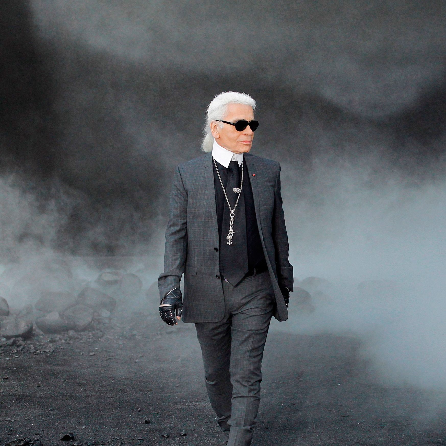 Karl Lagerfeld dead: Chanel creative director dies in Paris aged