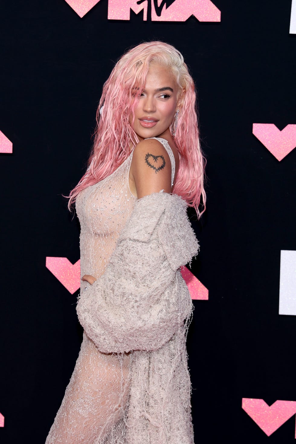 Sin palabras ante el look de Karol G en los Premios MTV 2023 con