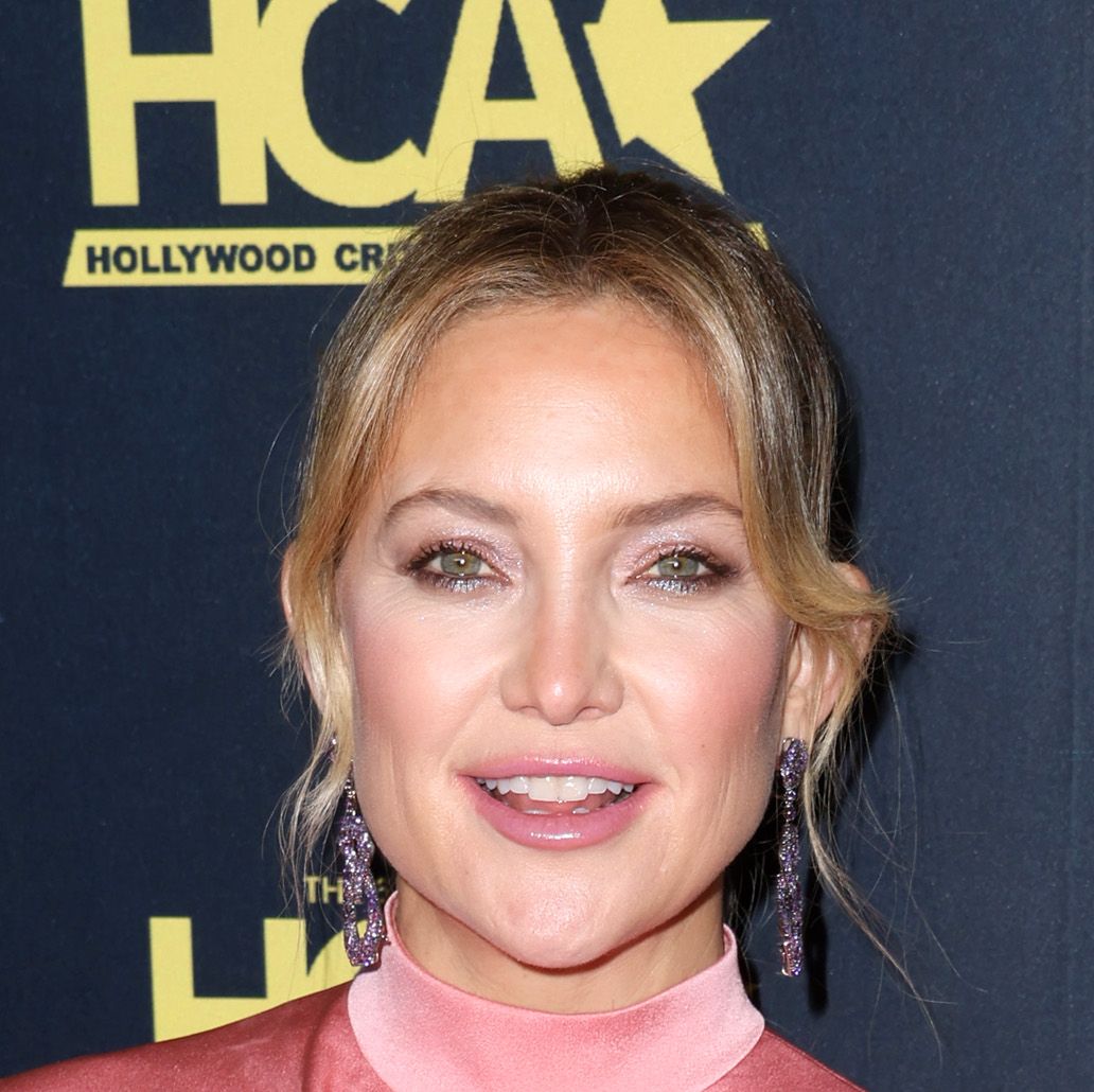 Kate Hudson shows off her slim physique in camouflage leggings