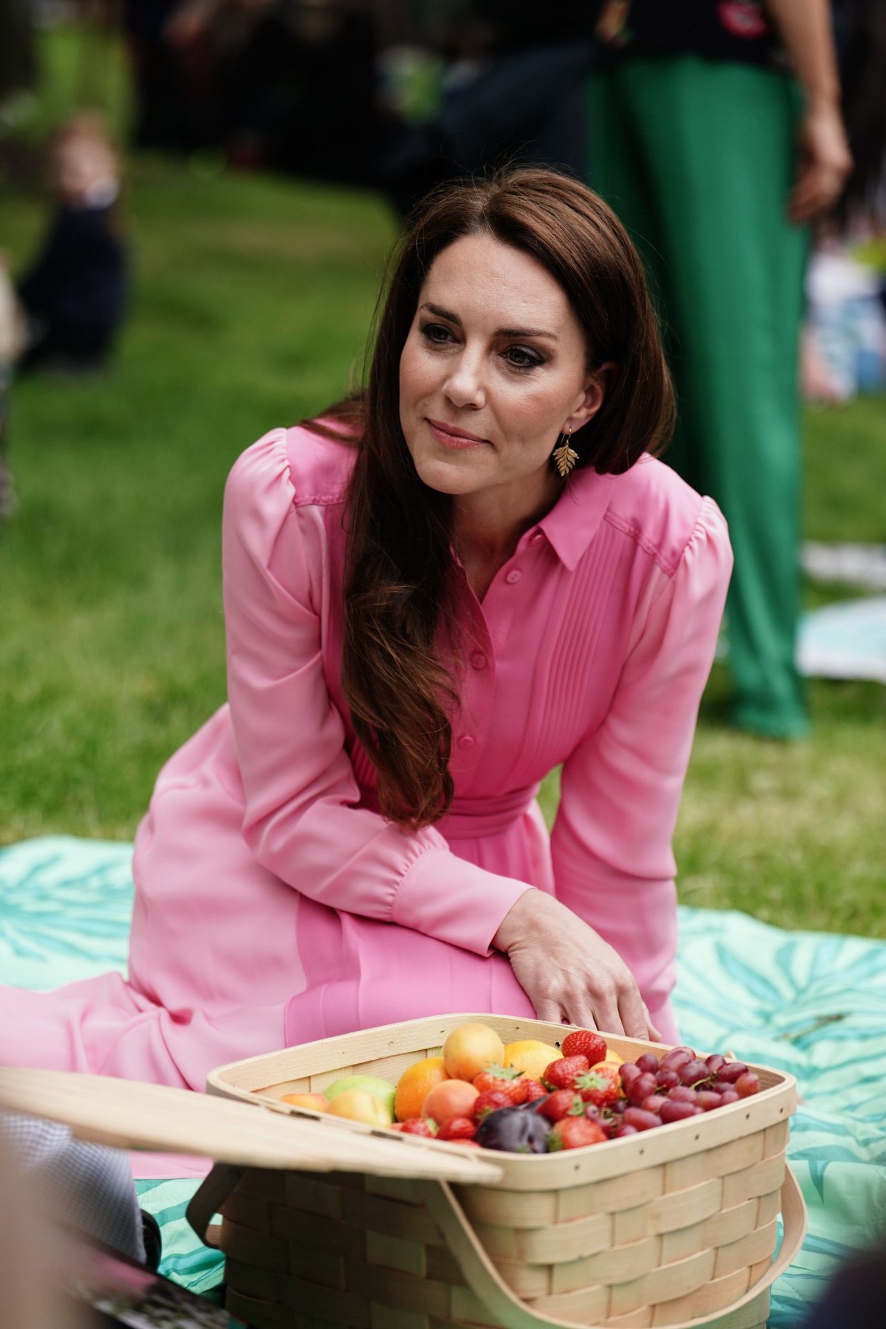 Kate Middleton llevó el vestido rosa con brillos que querrás