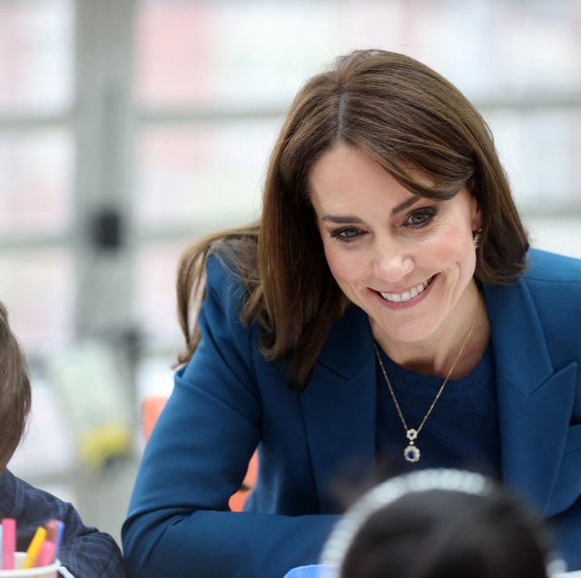 kate middleton speaks to children at charity event