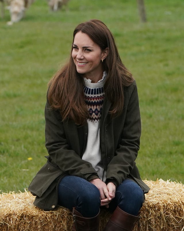kate middleton en una visita a una granja, en una imagen de archivo