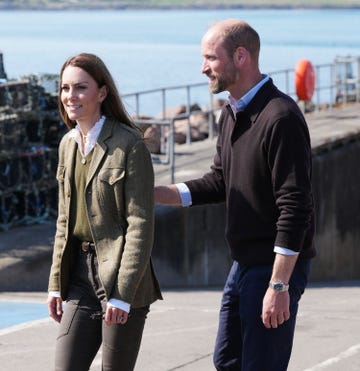 kate y guillermo, principes de gales vestido con ropa informal