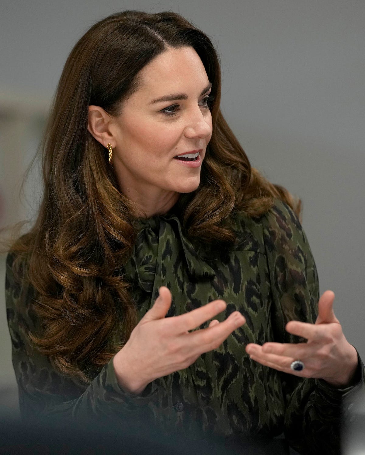 Kate Middleton steps out in leopard print midi dress for first solo ...