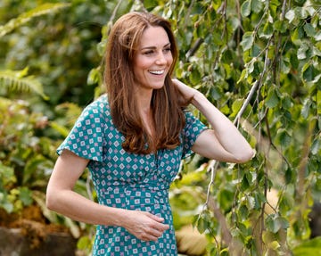 kate middleton in green dress in garden