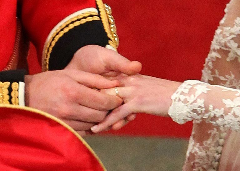 ウィリアム王子　キャサリン妃　結婚指輪　ロイヤルファミリー
