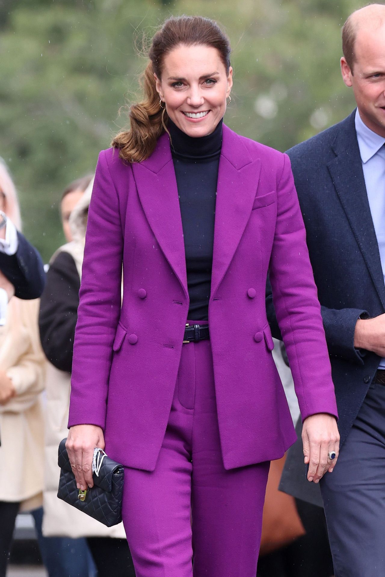 Kate Middleton con un traje p rpura precioso muy royal