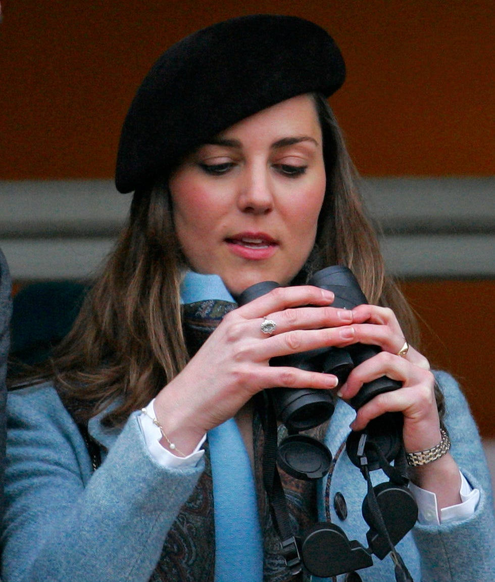 kate middleton attends the cheltenham horse racing festival