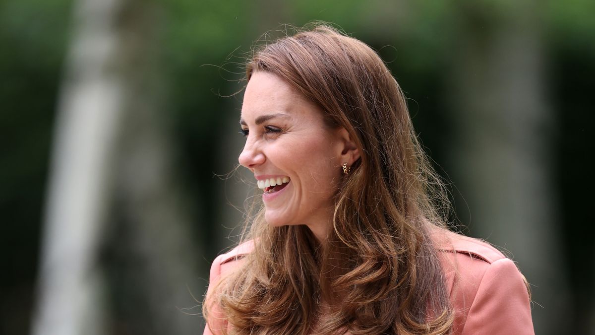Kate Middleton's VEJA Esplar sneakers in white & rose gold metallic