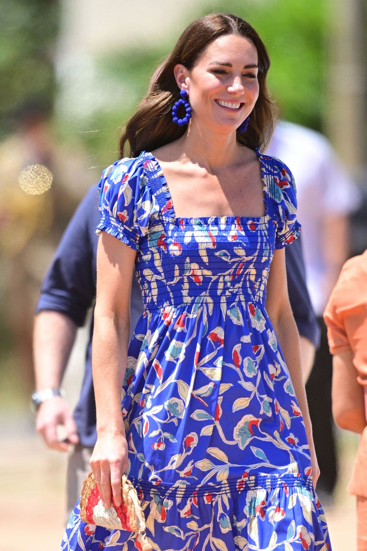 Kate Middleton vestido de flores y pendientes Sezane
