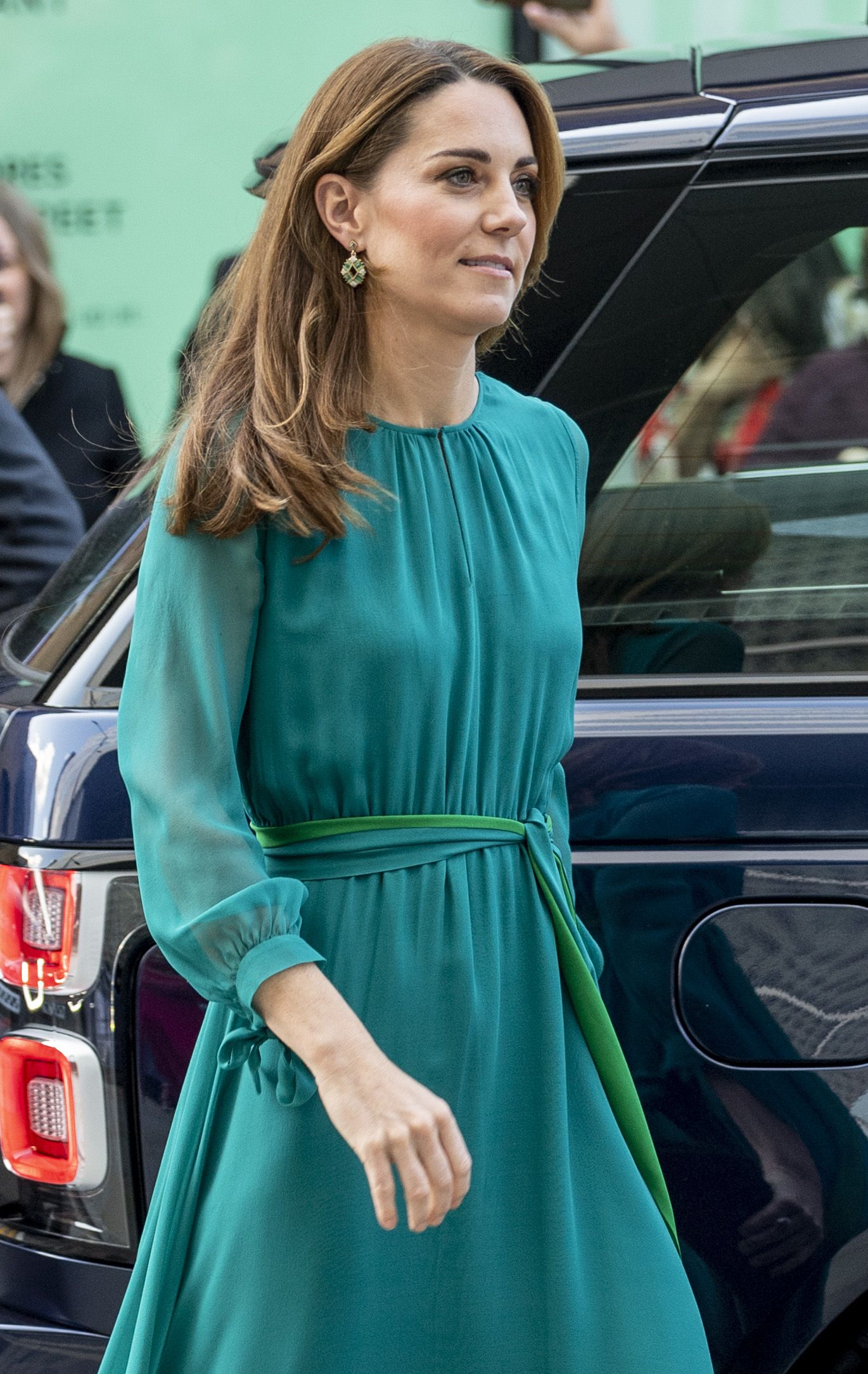 Kate Middleton combina pendientes de 7 euros y un exclusivo vestido