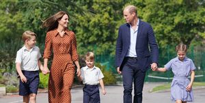 bracknell, england september 07 prince george, princess charlotte and prince louis c, accompanied by their parents the prince william, duke of cambridge and catherine, duchess of cambridge, arrive for a settling in afternoon at lambrook school, near ascot on september 7, 2022 in bracknell, england the family have set up home in adelaide cottage in windsors home park as their base after the queen gave them permission to lease the four bedroom grade ii listed home photo by jonathan brady poolgetty images