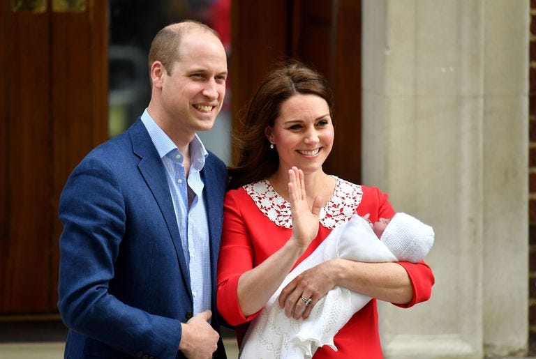 Los duques de Cambridge presentan a su hijo Luis