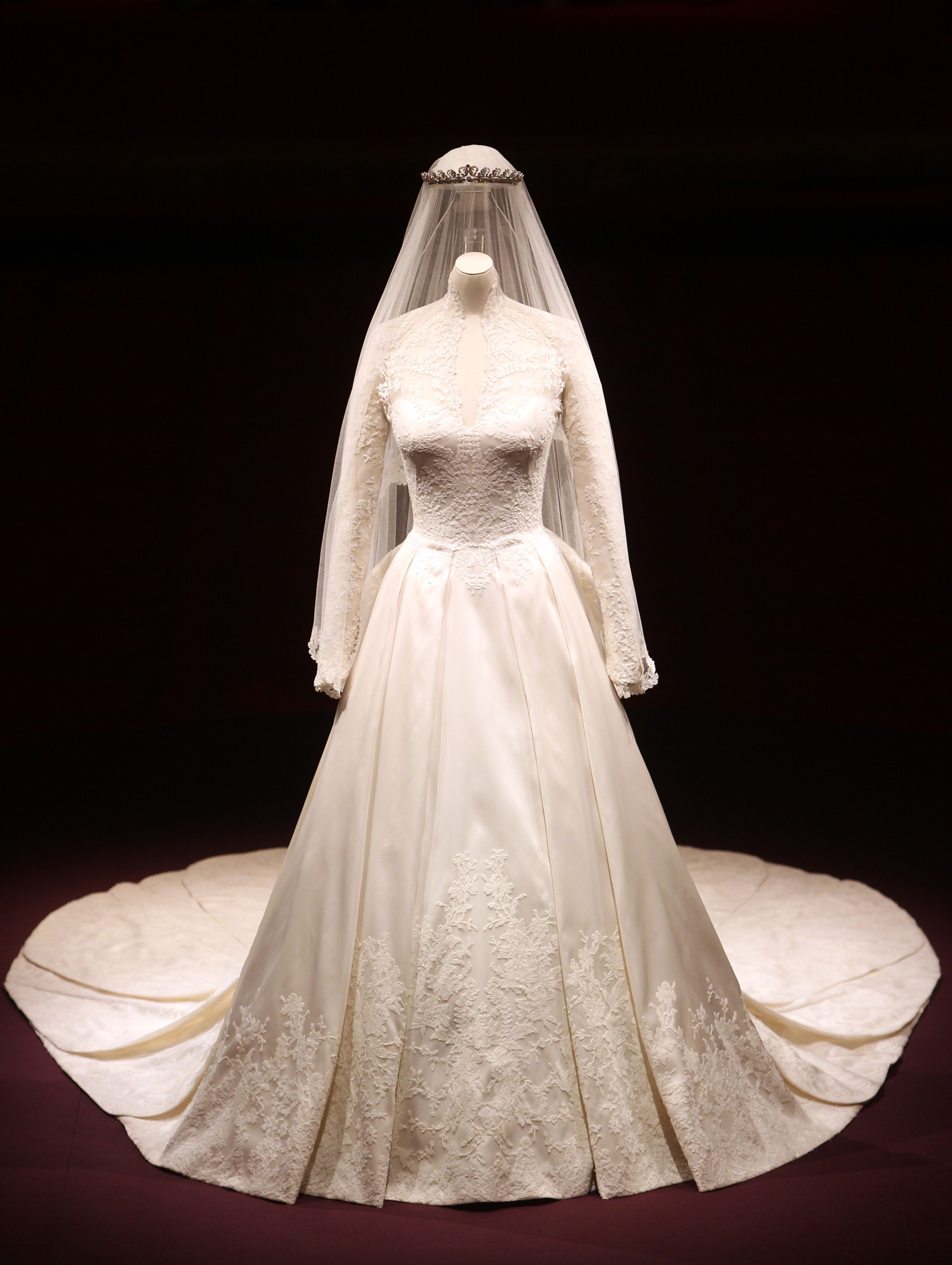 Wedding dress of store kate middleton cost