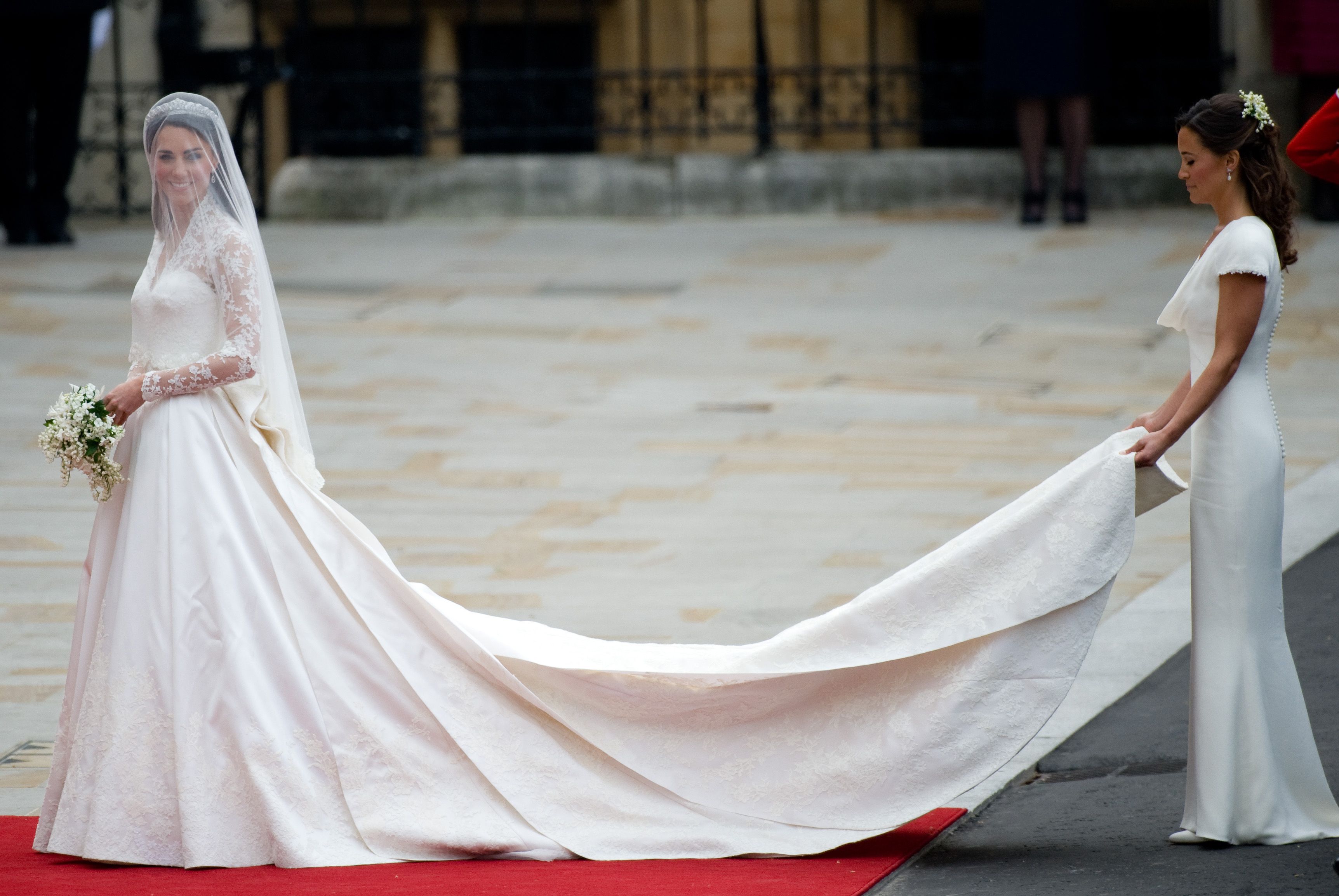 Kate middleton clearance wedding dress fabric