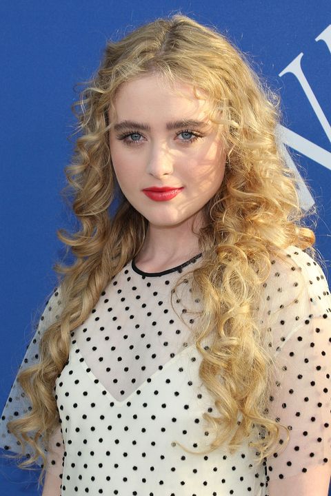 long curly hairstyles   kathryn newton