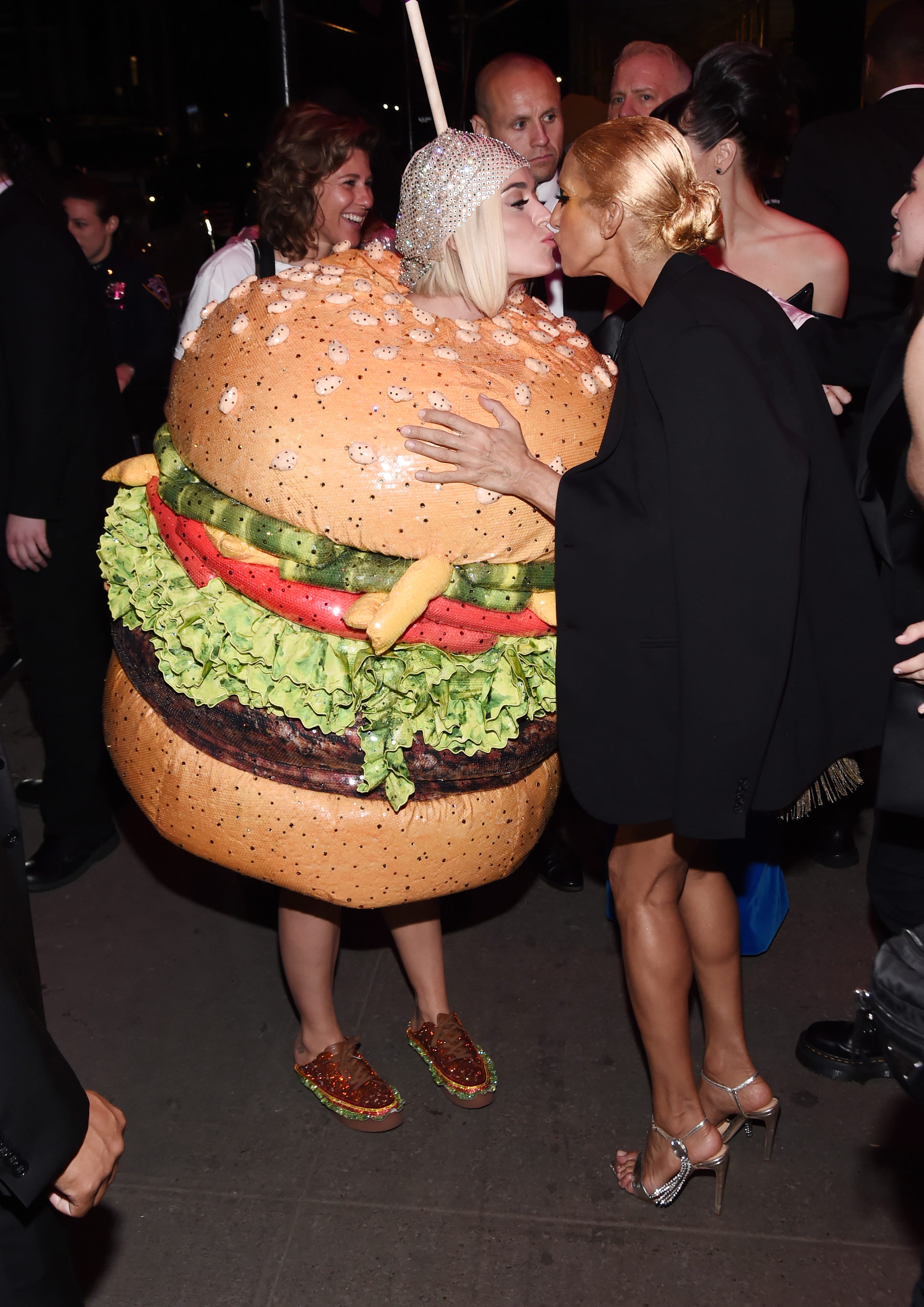 Katy Perry Dressed Like A Hamburger At The 2019 Met Gala - Katy Perry ...