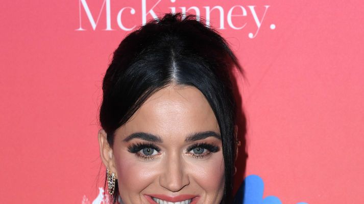 https://hips.hearstapps.com/hmg-prod/images/katy-perry-arrives-at-the-gday-usa-arts-gala-at-skirball-news-photo-1675092097.jpg?crop=1xw:0.39166xh;center,top