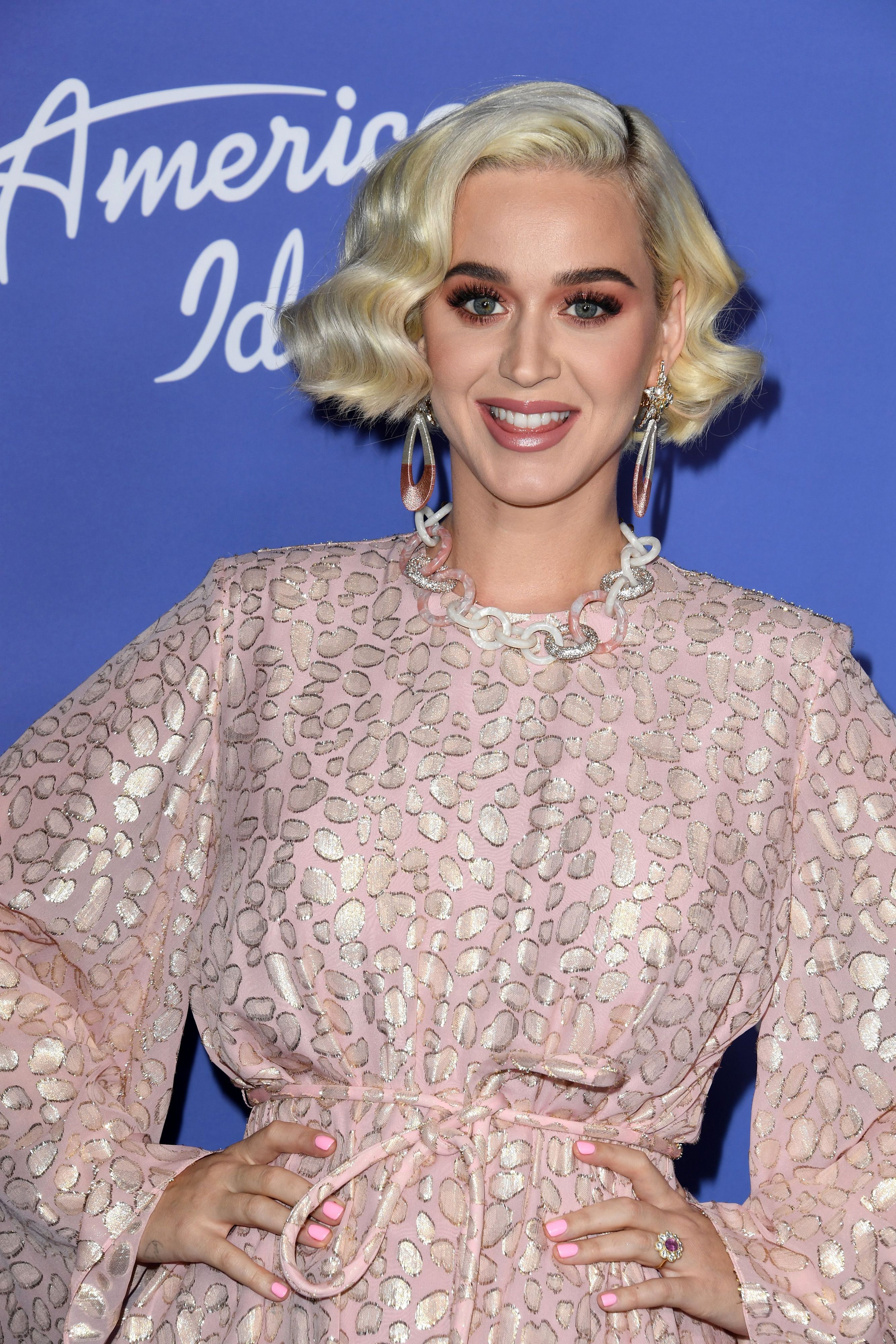 Katy Perry Shows Off Her New Flattering Bangs Cut On 'American Idol' And  Instagram