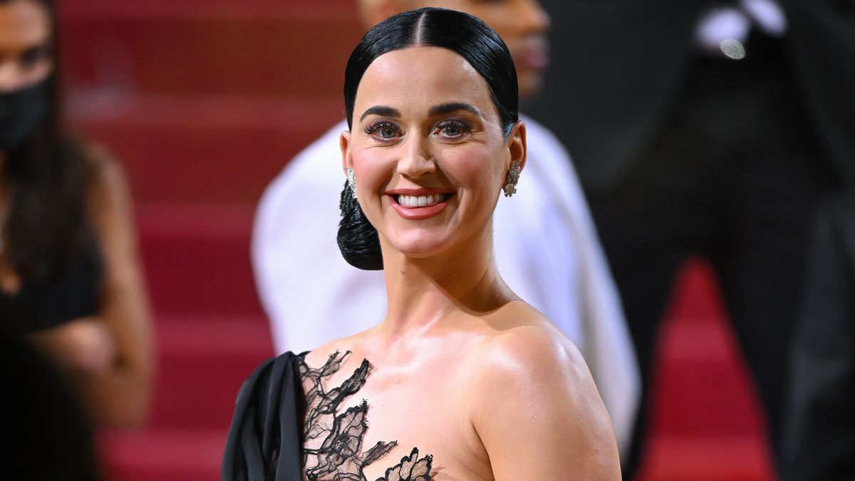 preview for Katy Perry Saves Orlando Bloom From Instagram Live Fail
