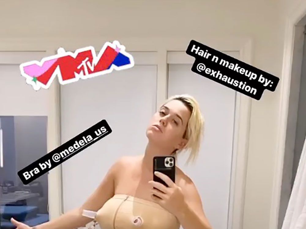 Katty Perry Moms Porn - Katy Perry Shares Postpartum Photo In Nursing Bra For VMAs